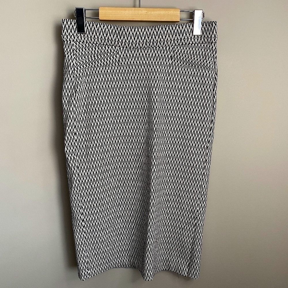 89th & Madison Women's Black/White Geometric Zigzag Midi Skirt Size Small